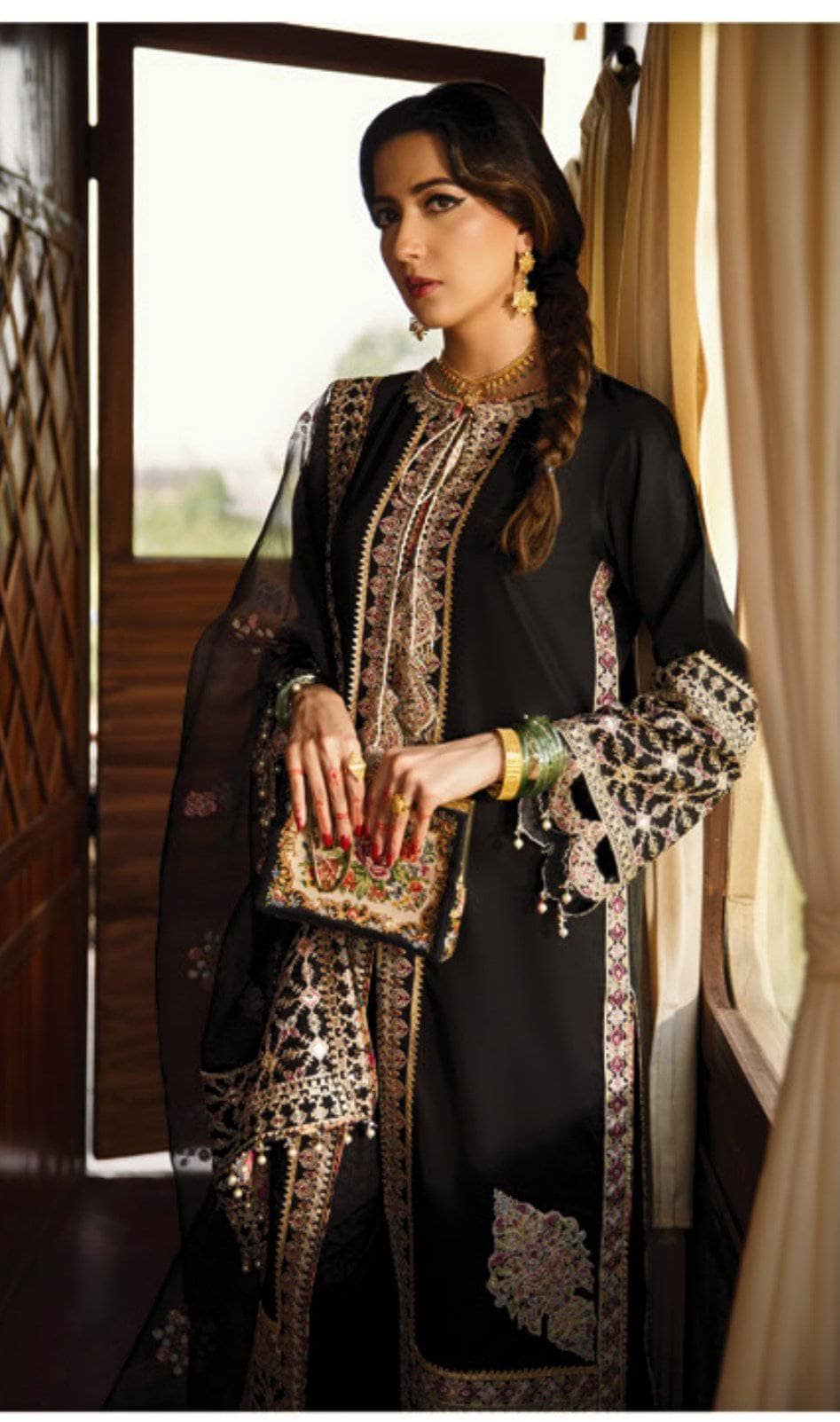 img_qalamkar_luxury_lawn_2021_awwal_boutique