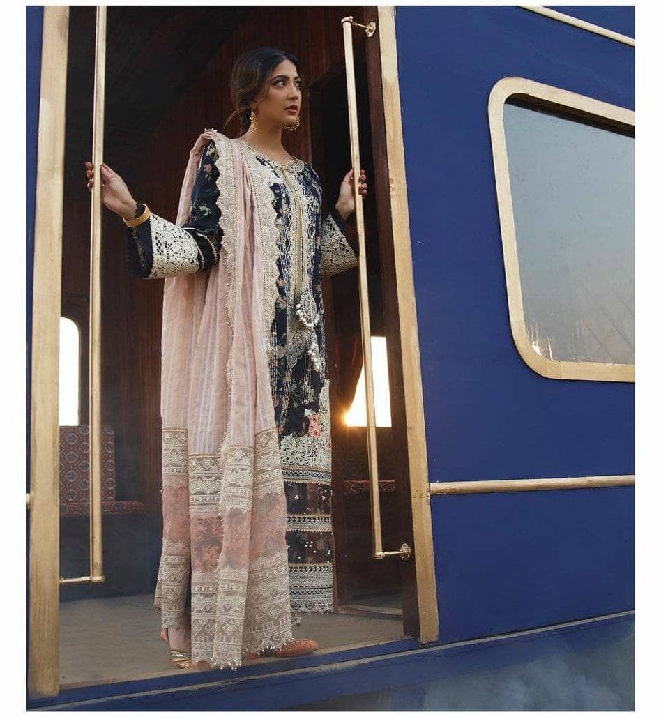 img_qalamkar_luxury_lawn_2021_awwal_boutique