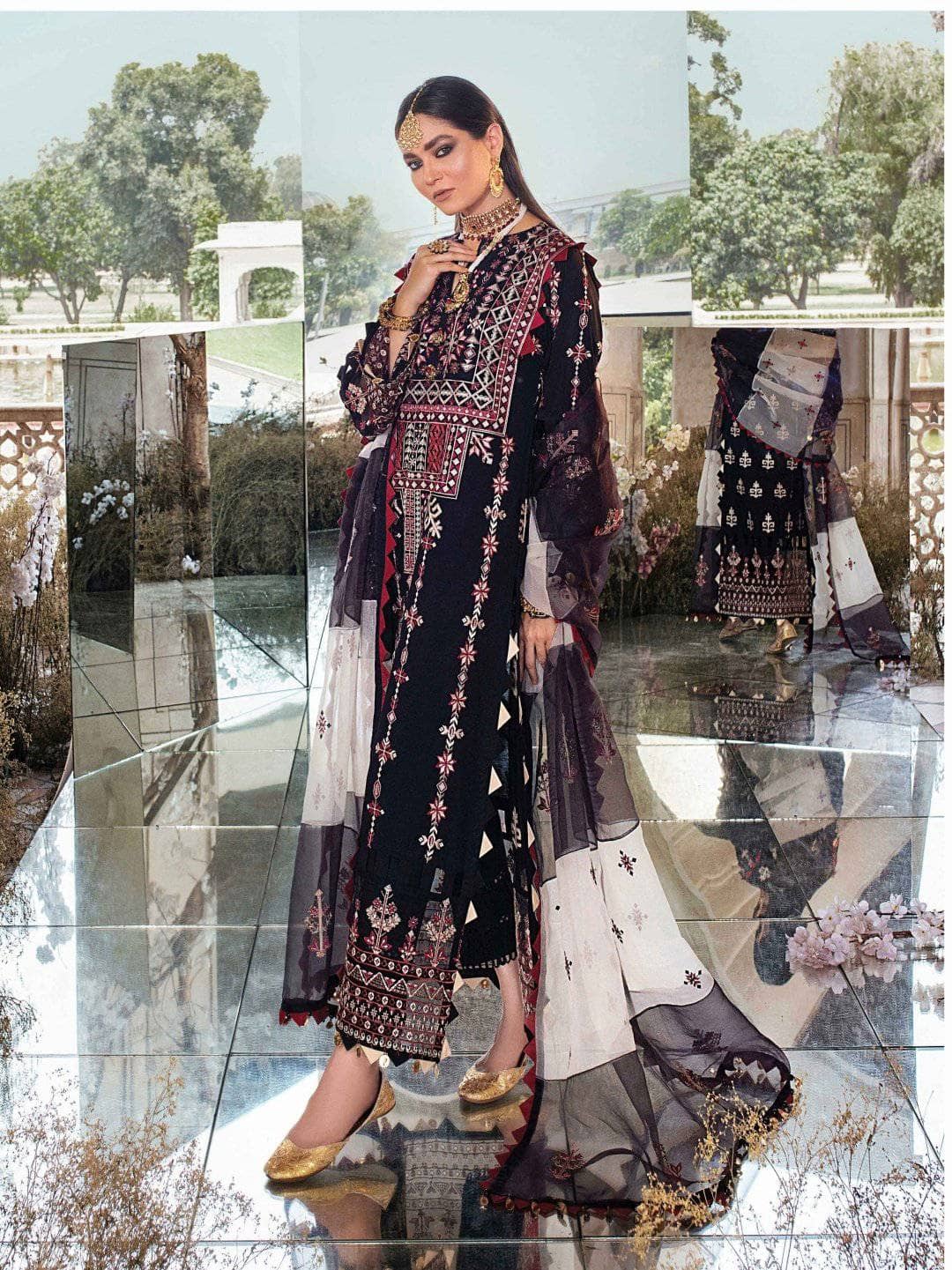 img_afrozeh_luxury_lawn_2021_awwal_boutique