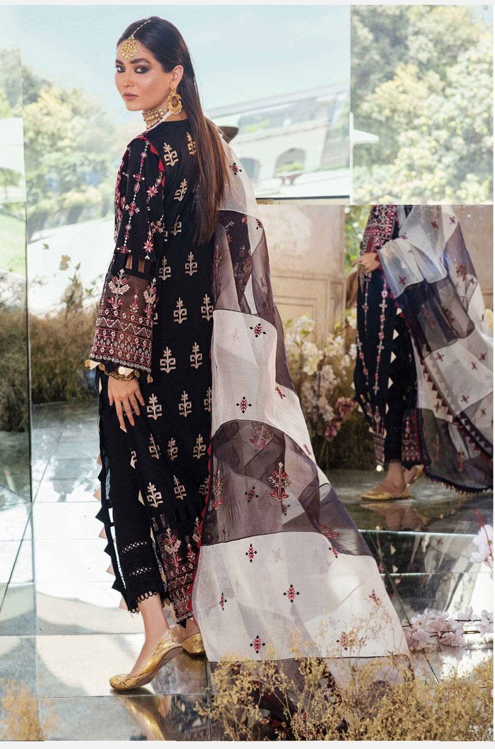 img_afrozeh_luxury_lawn_2021_awwal_boutique