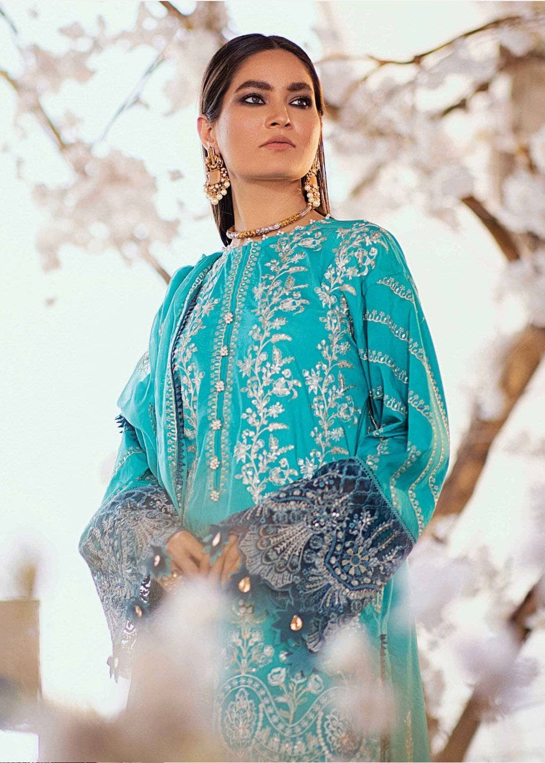 img_afrozeh_luxury_lawn_2021_awwal_boutique