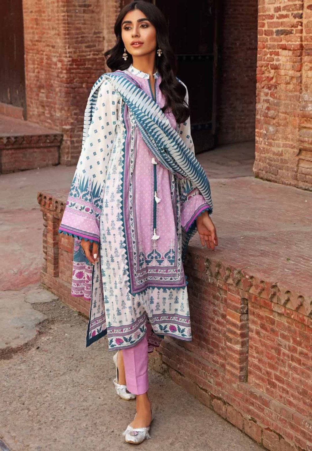 img_gul_ahmed_organic_lawn_2021_awwal_boutique