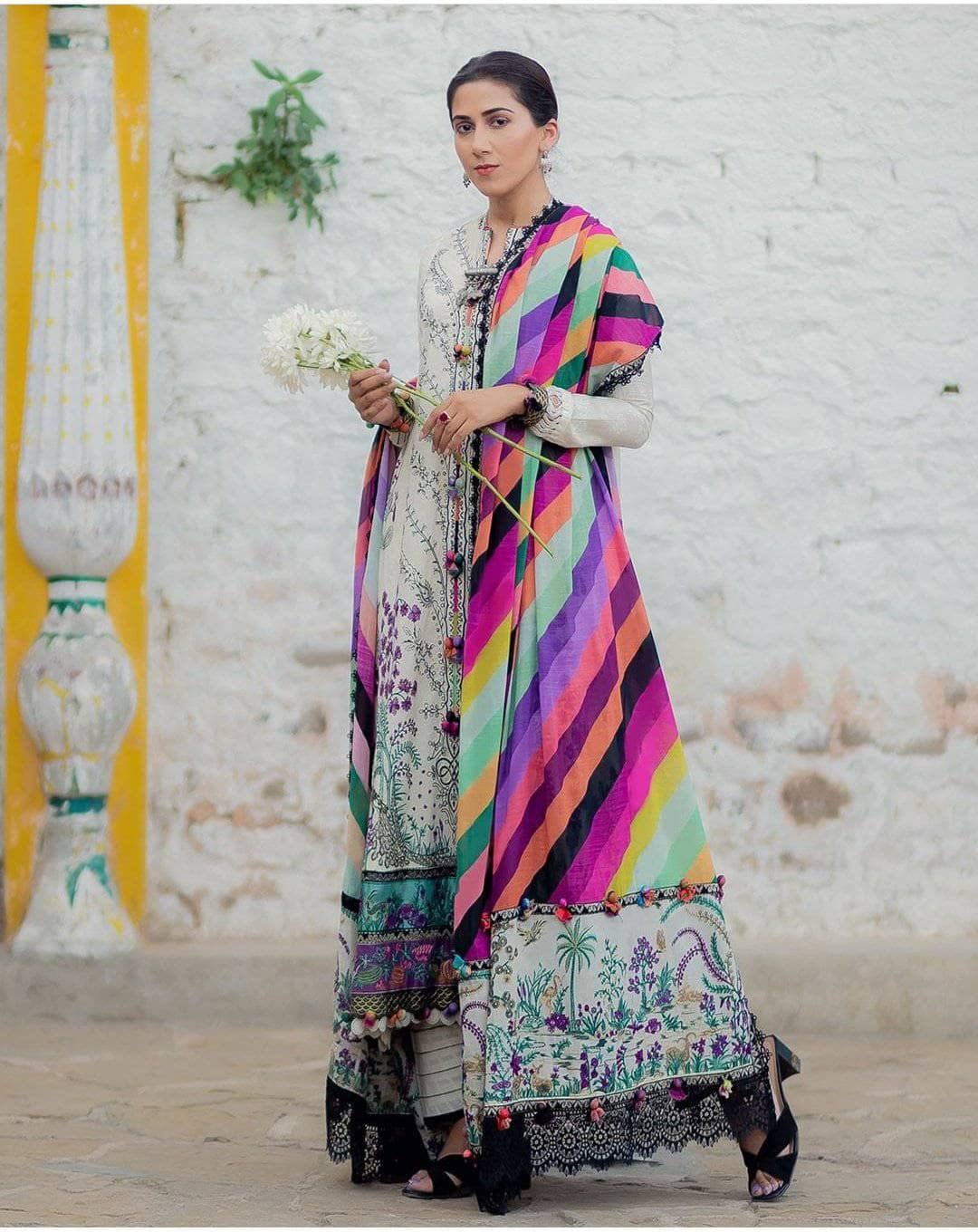 img_spotted_in_elan_lawn_2021_awwal_boutique