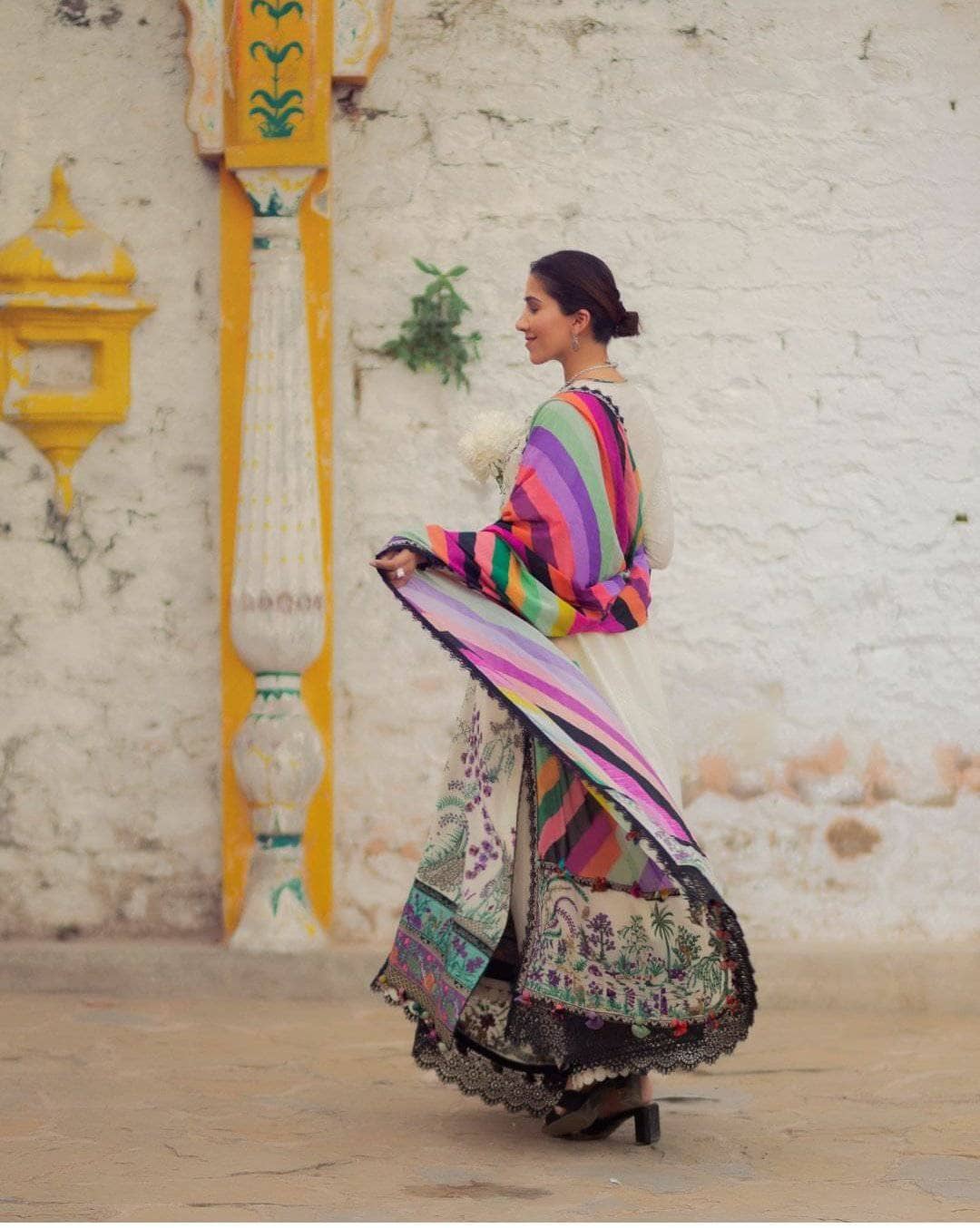 img_spotted_in_elan_lawn_2021_awwal_boutique