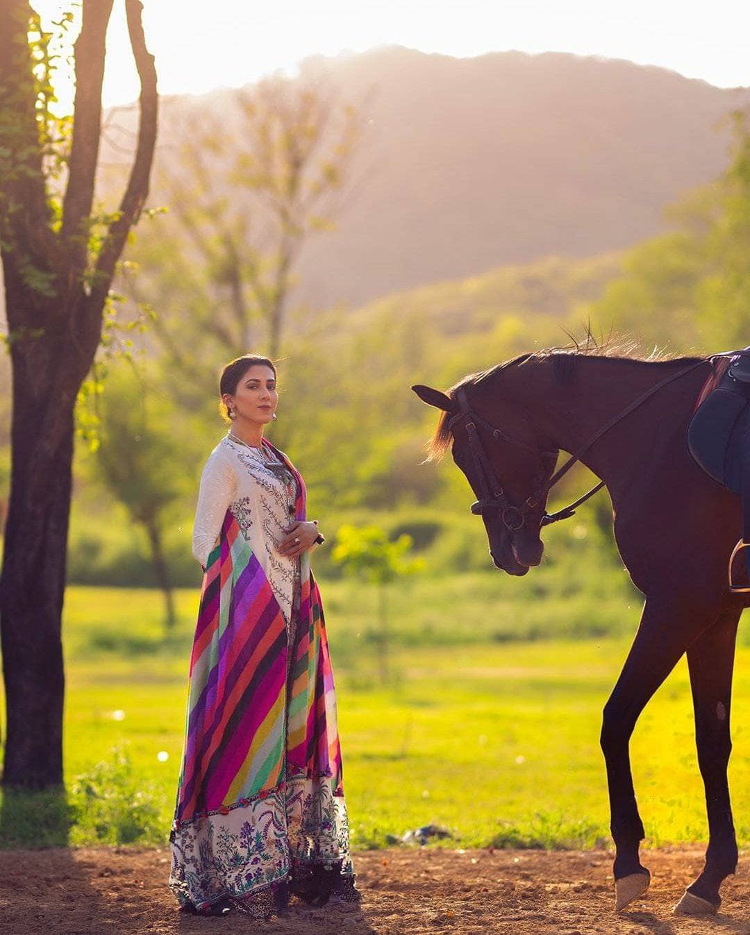 img_spotted_in_elan_lawn_2021_awwal_boutique