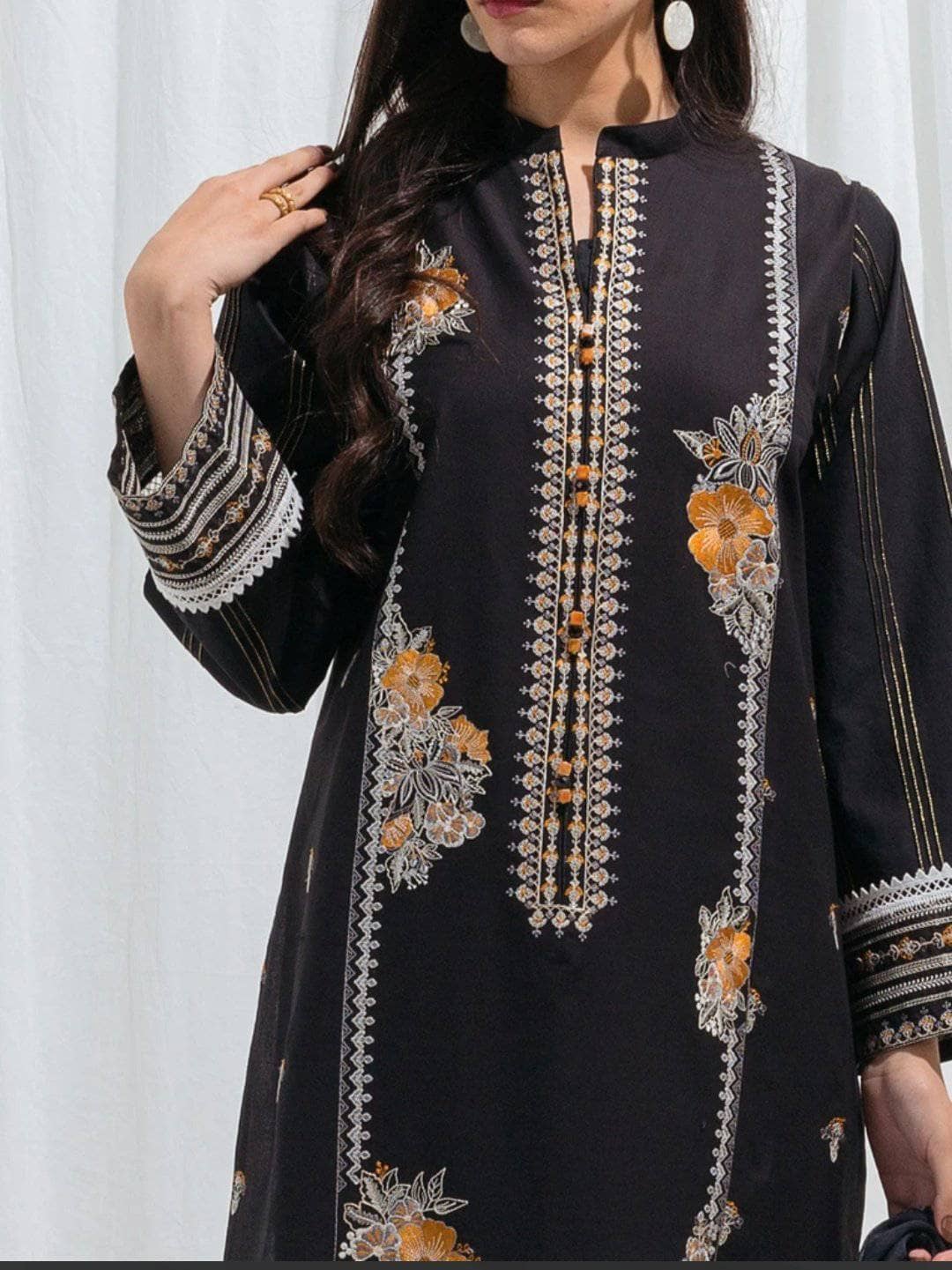 img_beechtree_monochrome_lawn_2021_awwal_boutique