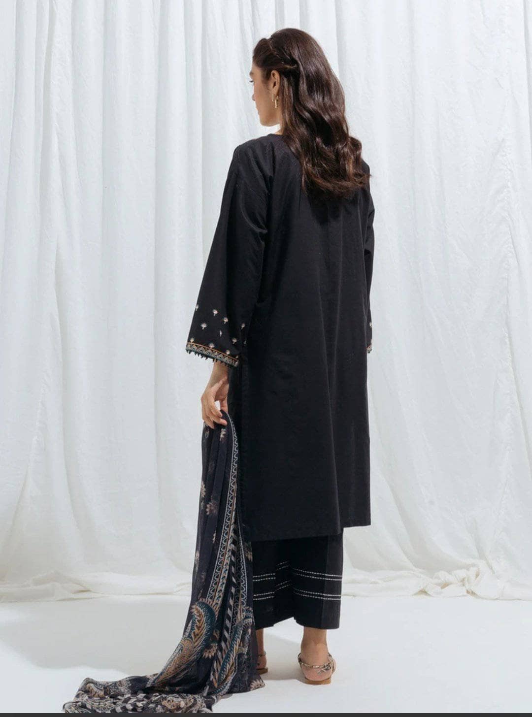 img_beechtree_monochrome_lawn_2021_awwal_boutique