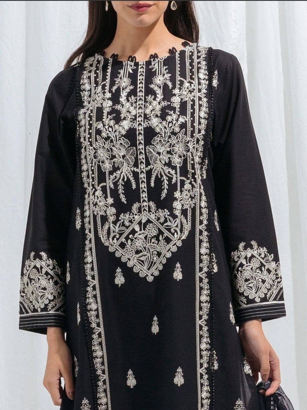 img_beechtree_monochrome_lawn_awwal_boutique