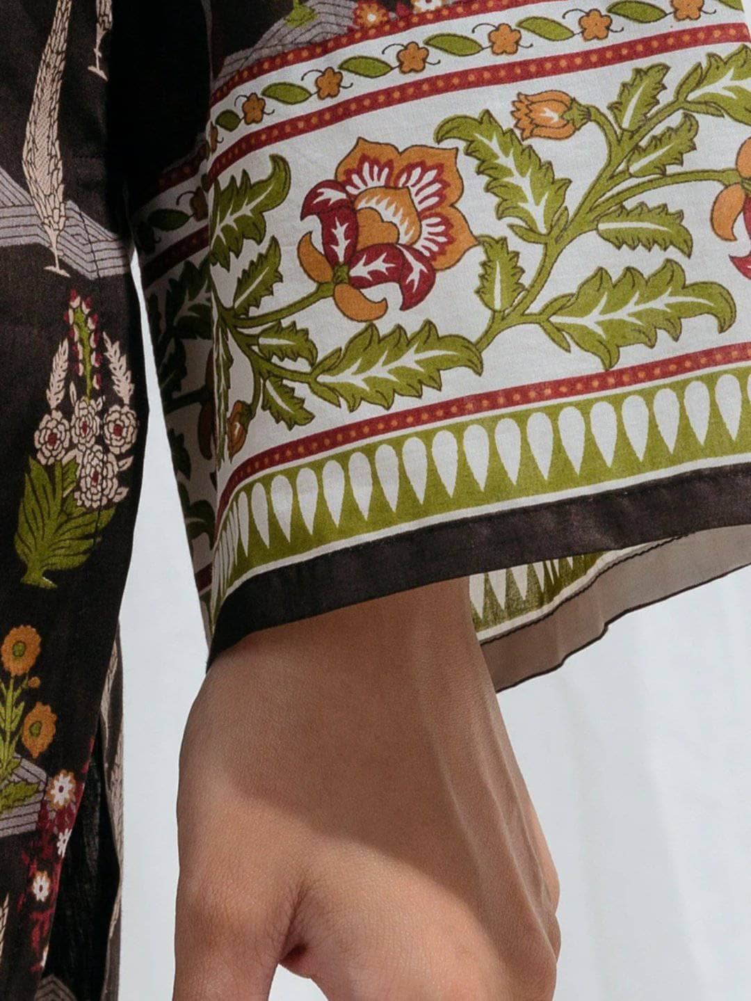 img_beechtree_monochrome_lawn_2021_awwal_boutique