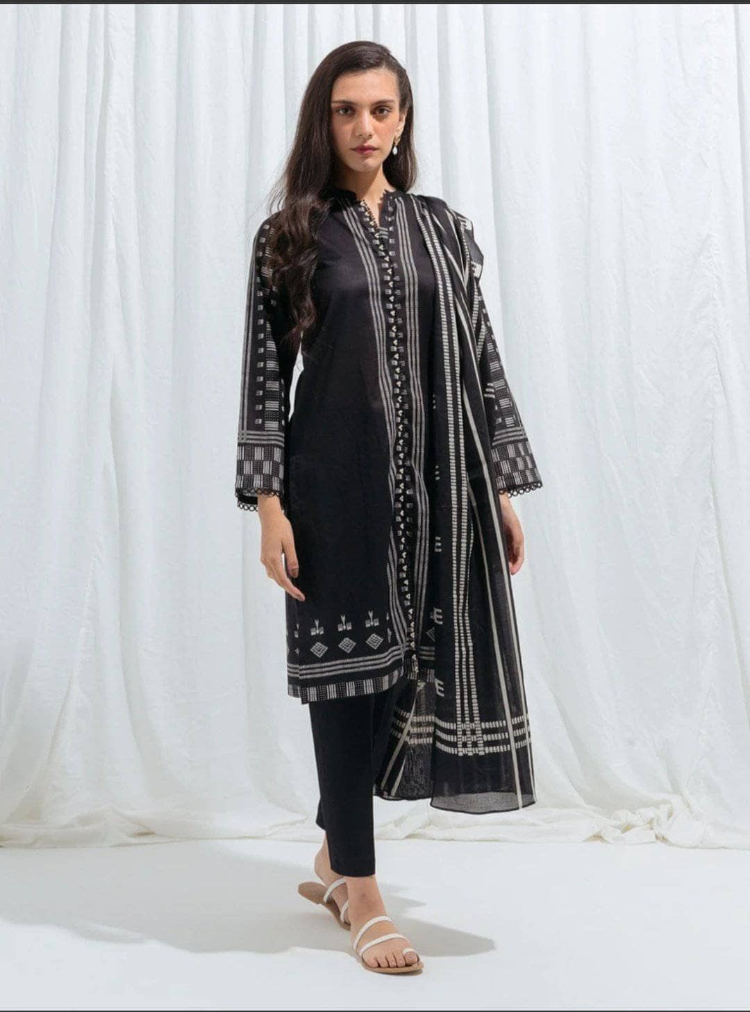 img_beechtree_monochrome_lawn_2021_awwal_boutique