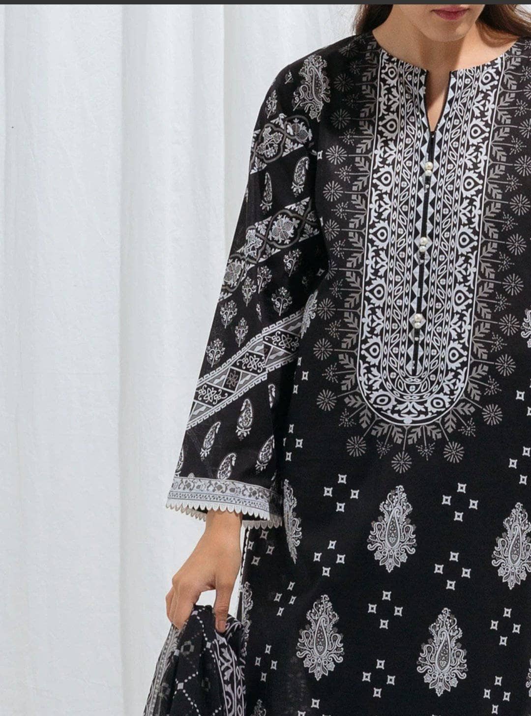 img_beechtree_monochrome_lawn_2021_awwal_boutique