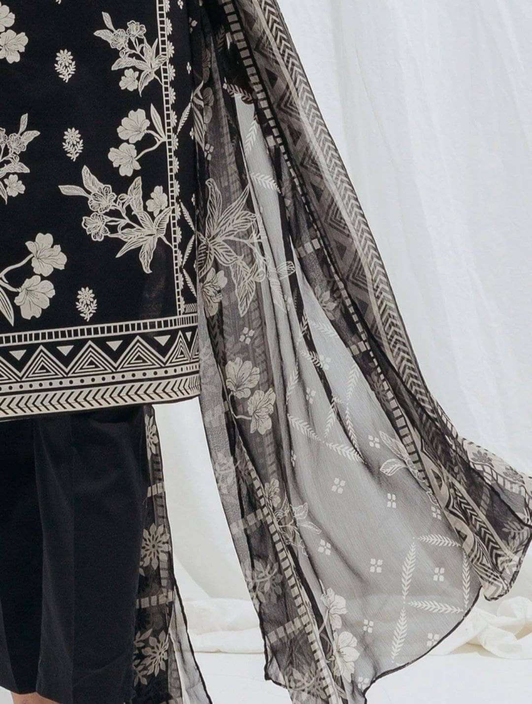 img_beechtree_monochrome_awwal_boutique