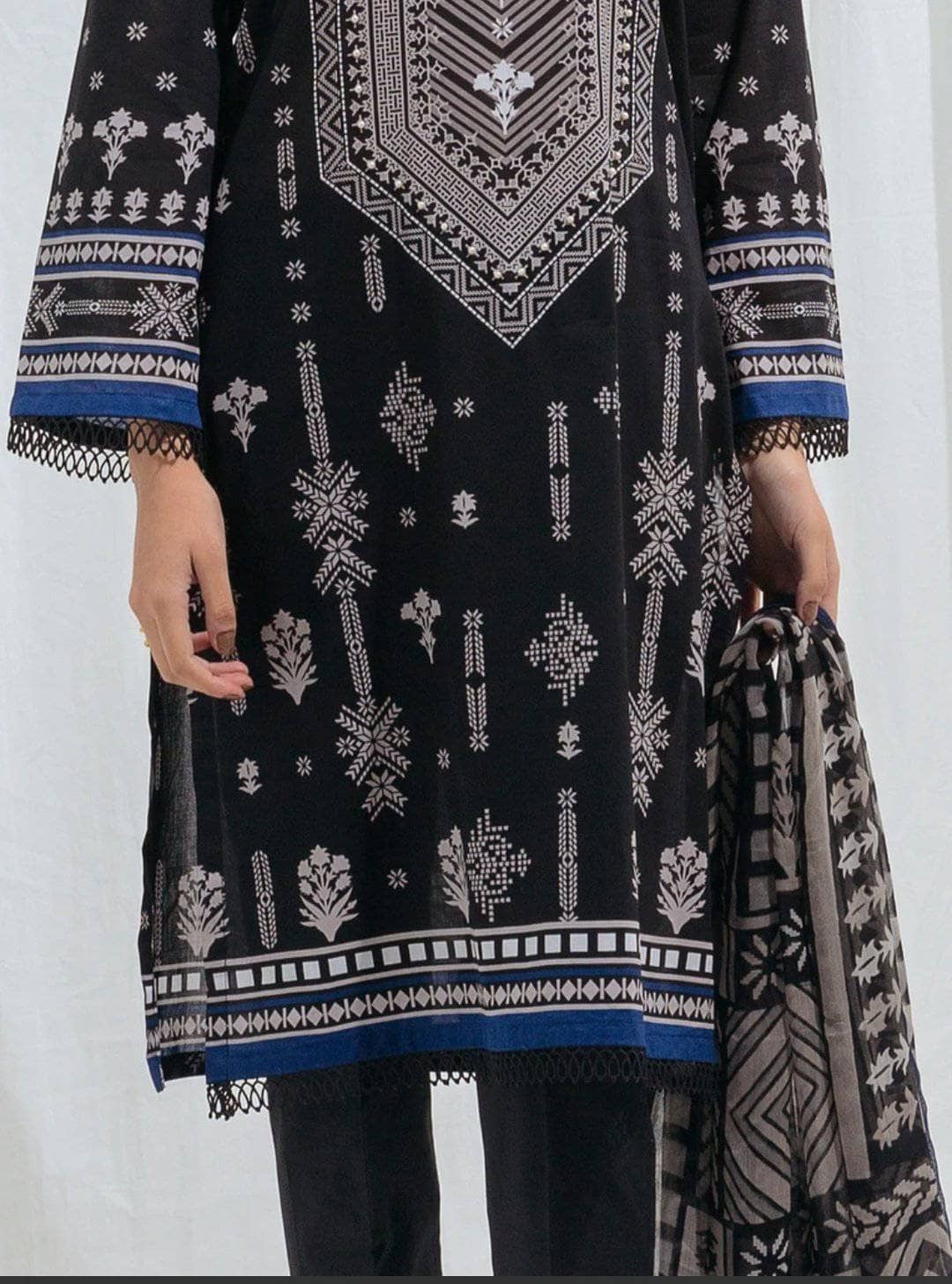 img_beechtree_monochrome_lawn_2021_awwal_boutique