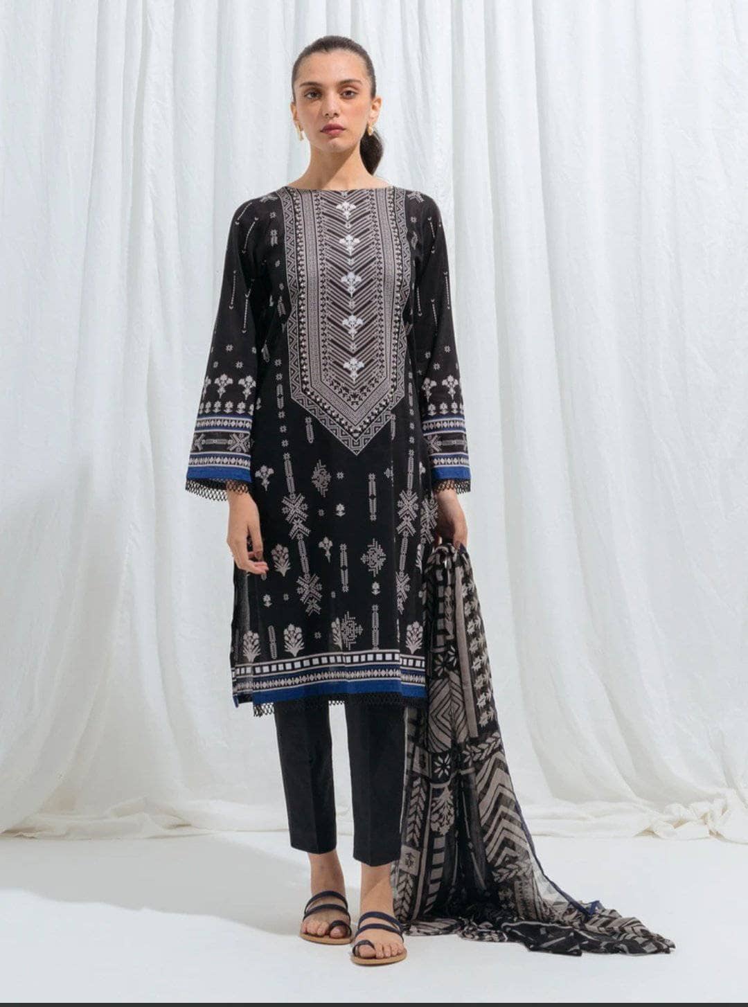 img_beechtree_monochrome_lawn_2021_awwal_boutique