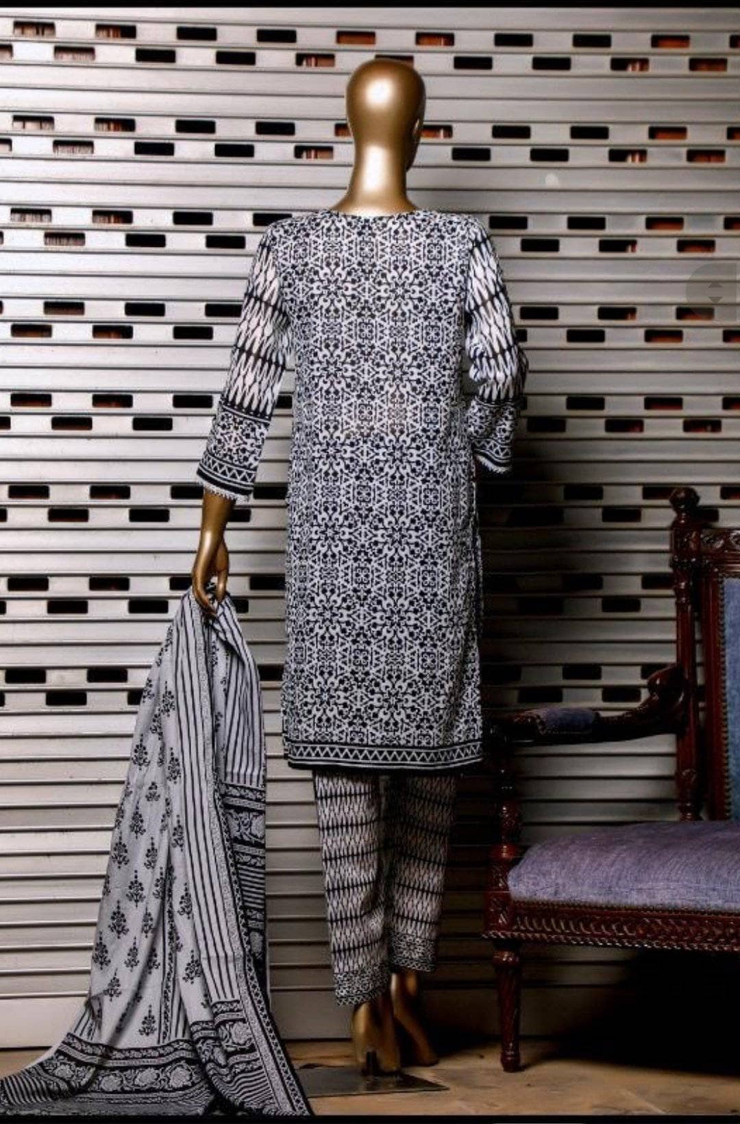 img_rangeli_gold_black_and_white_collection_awwal_boutique