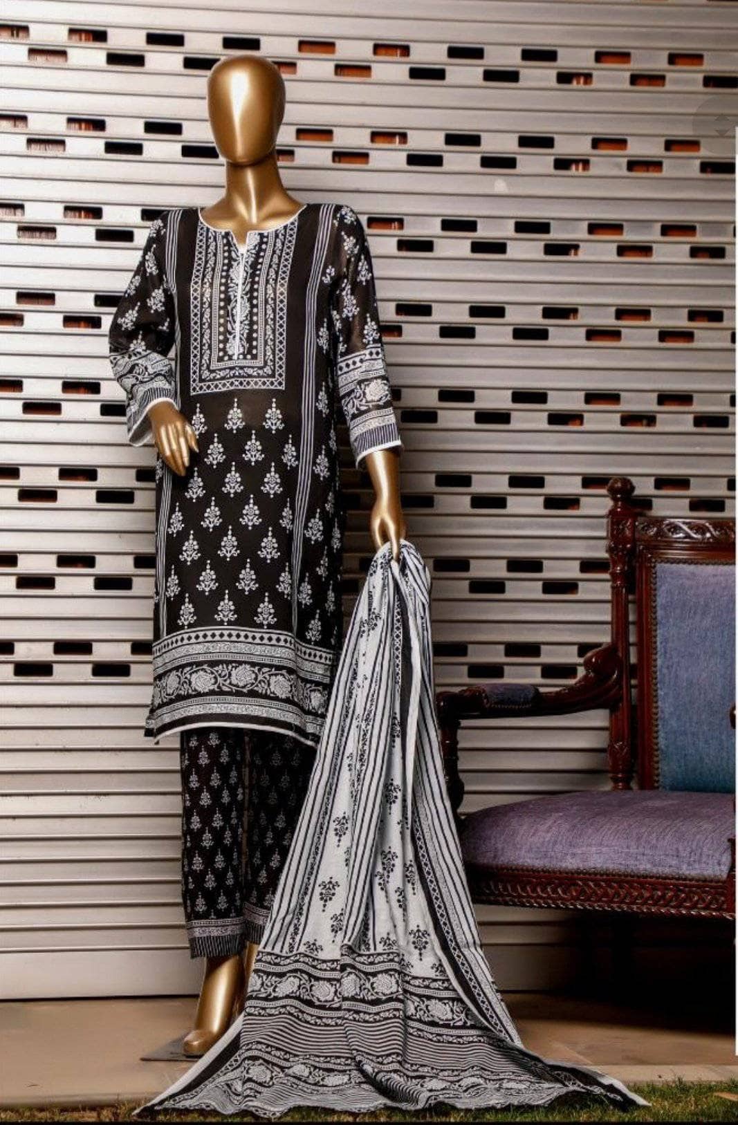 img_rangeli_gold_black_and_white_collection_awwal_boutique
