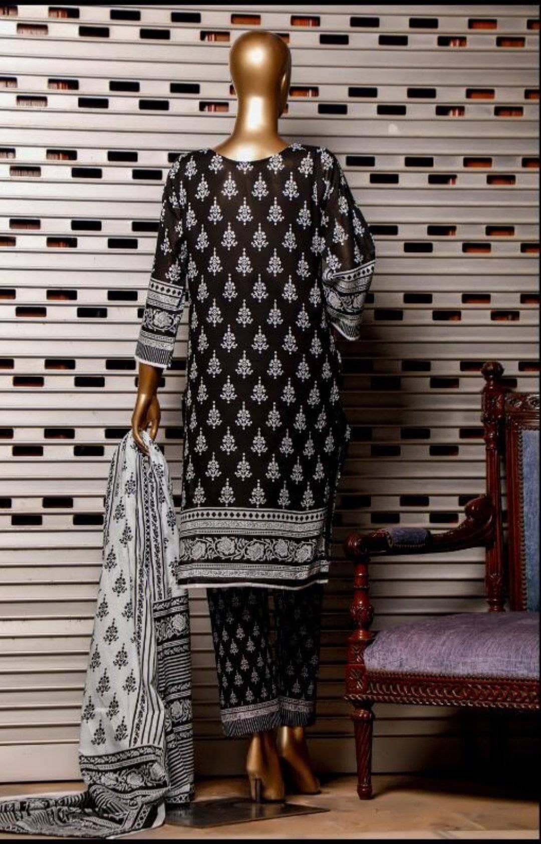 img_rangeli_gold_black_and_white_collection_awwal_boutique