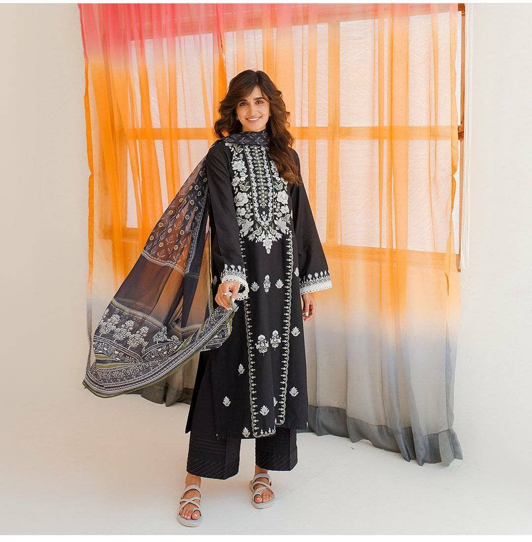 img_beechtree_monochrome_spotted_awwal_boutique