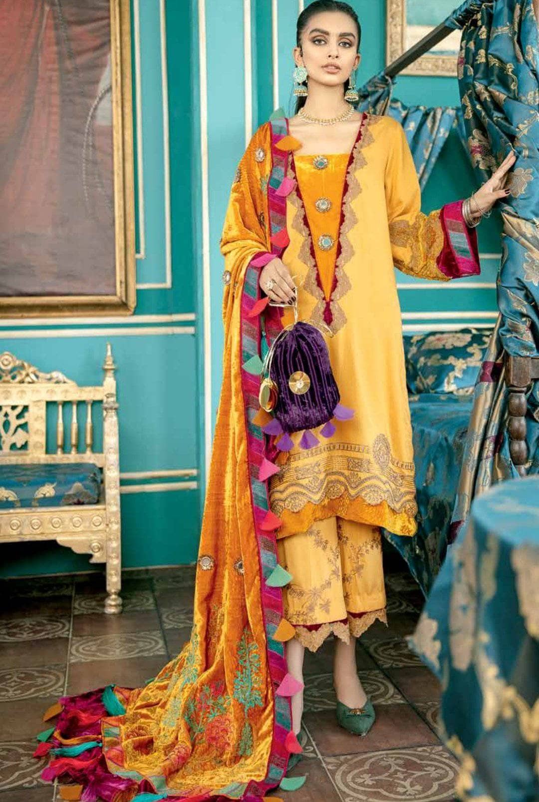 img_charizma_signature_velvet_shawls_awwal_boutique