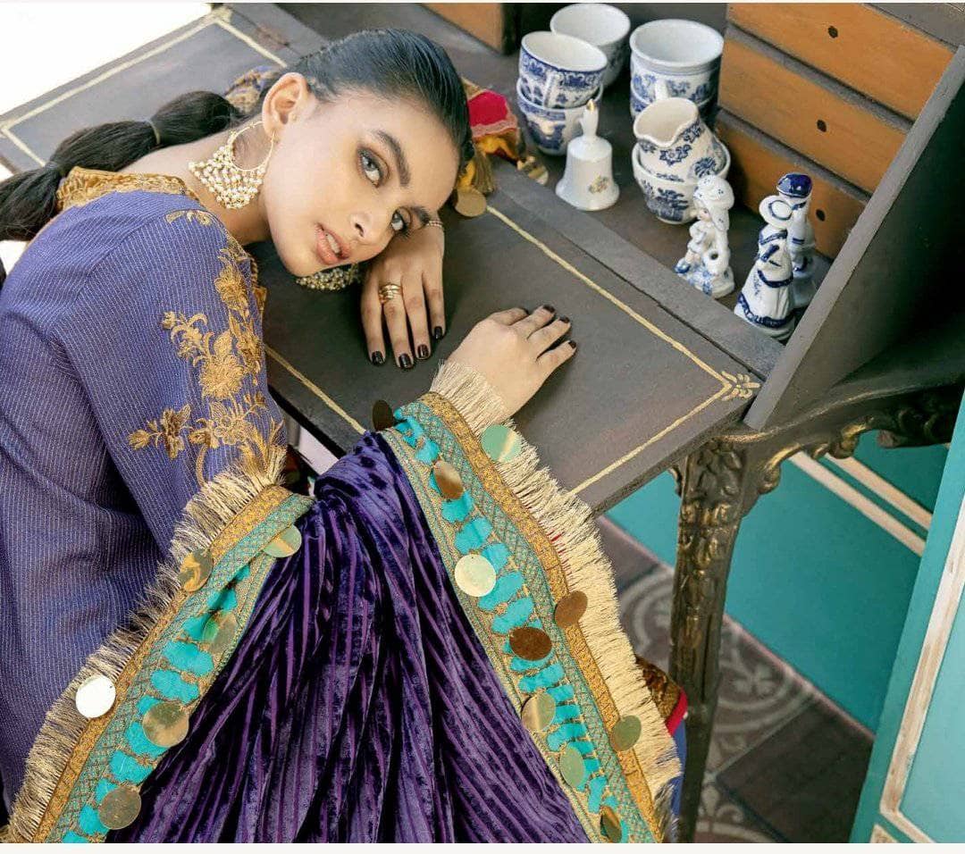 img_charizma_signature_velvet_shawls_awwal_boutique