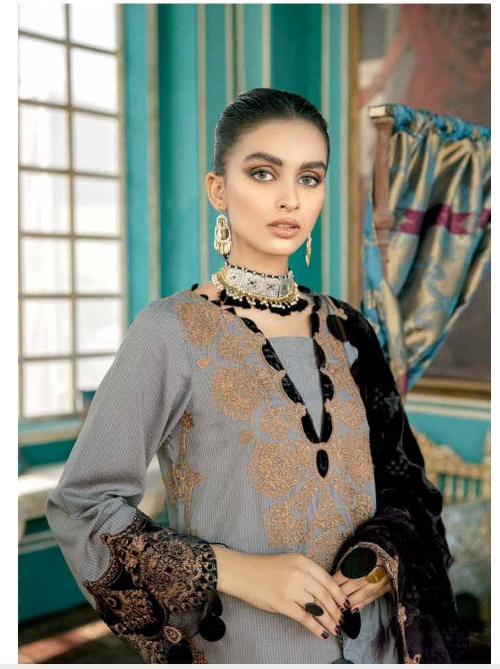 img_charizma_signature_velvet_shawls_awwal_boutique