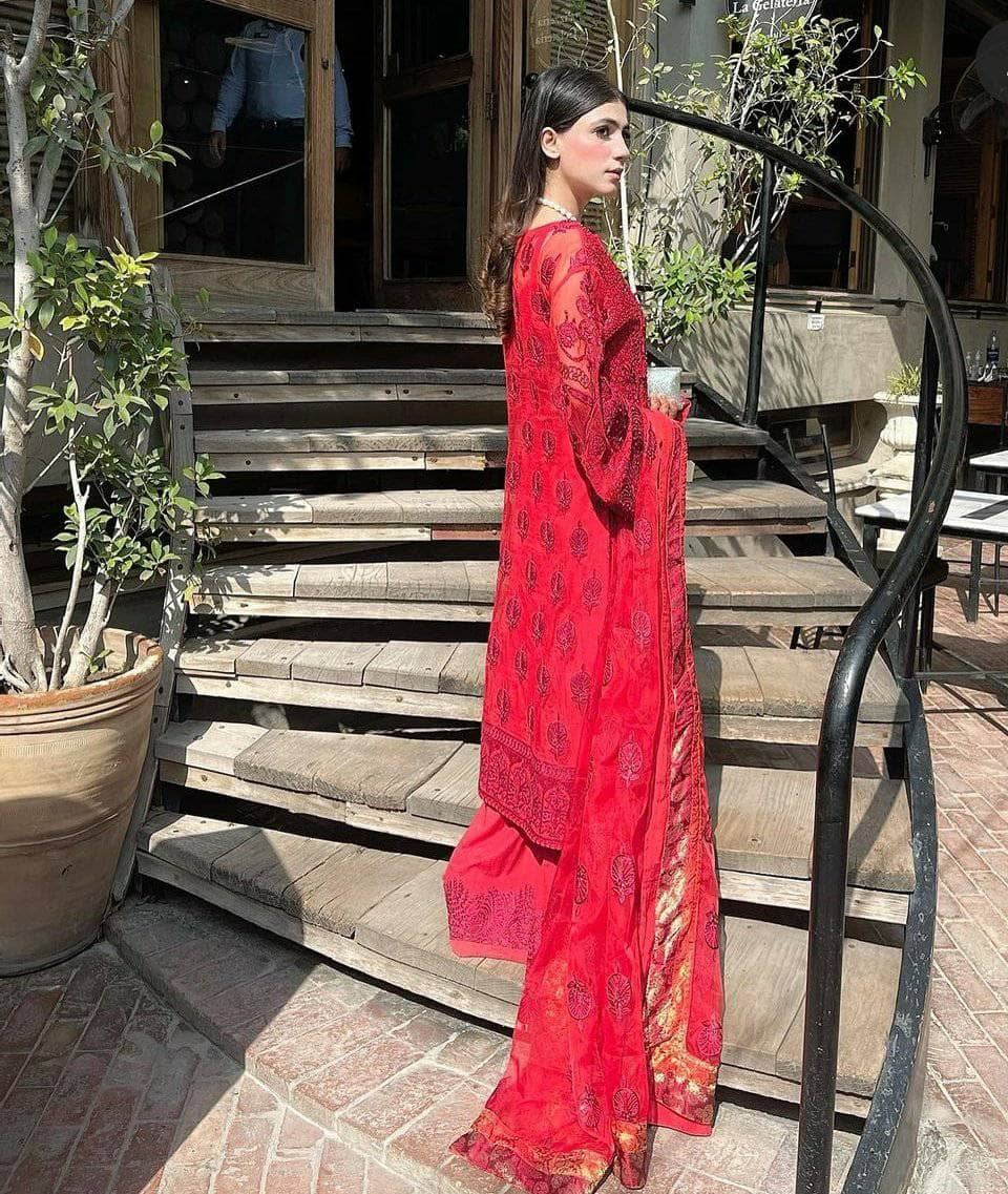 Spotted in Maryum N Mariya Freesia Wedding/FH05/Rosy Evening