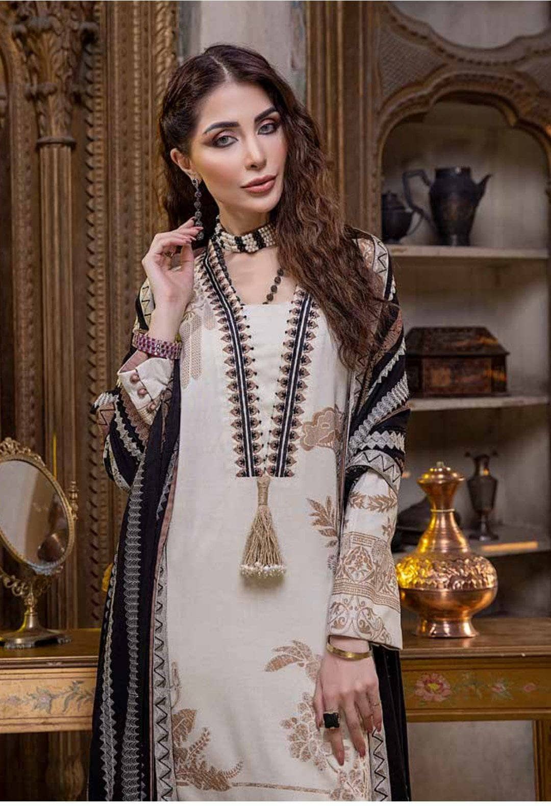 img_charizma_signature_leather_jacquard_woolen_shawl_awwal_boutique