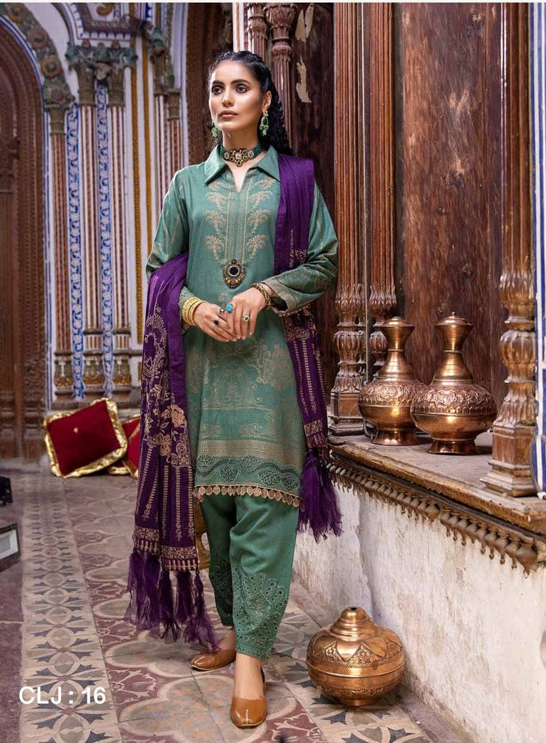 img_charizma_signature_leather_jacquard_woolen_shawl_awwal_boutique