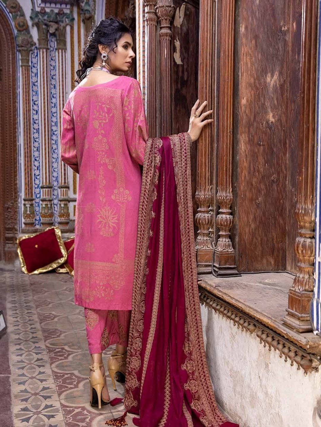 img_charizma_signature_leather_jacquard_woolen_shawl_awwal_boutique