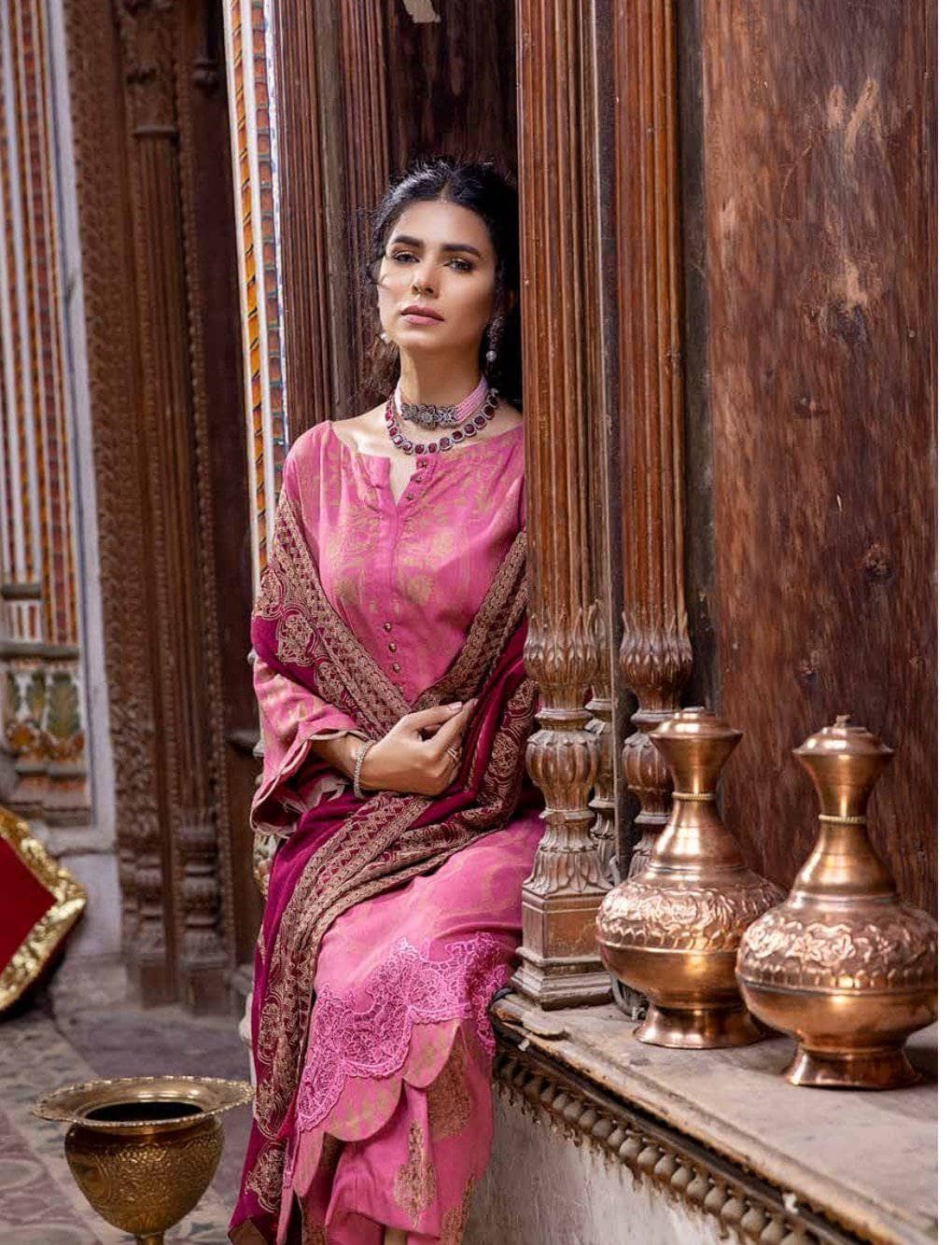 img_charizma_signature_leather_jacquard_woolen_shawl_awwal_boutique