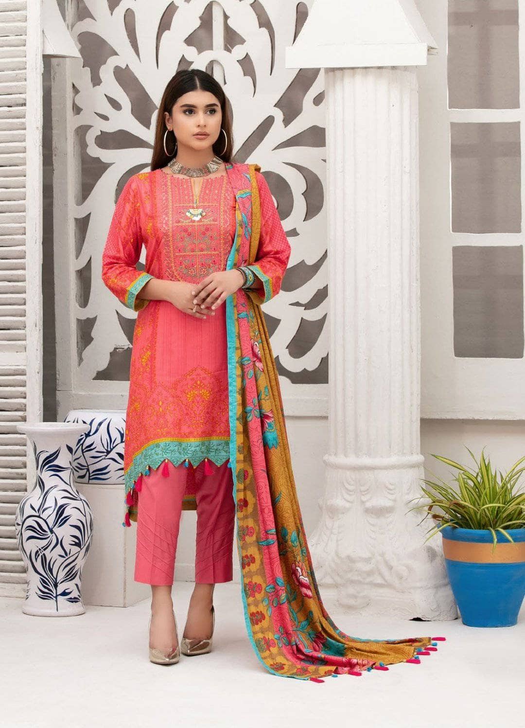 img_amna_sohail_dilara_linen_awwal_boutique