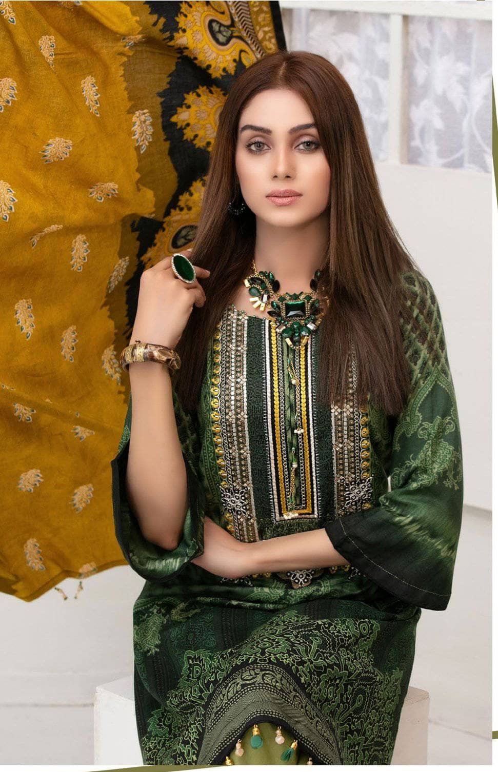 img_amna_sohail_dilara_linen_awwal_boutique