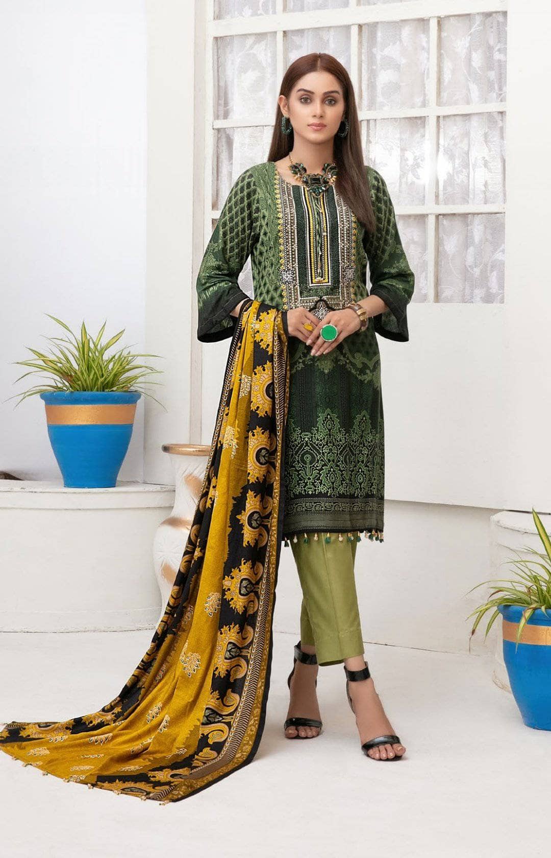 img_amna_sohail_dilara_linen_awwal_boutique