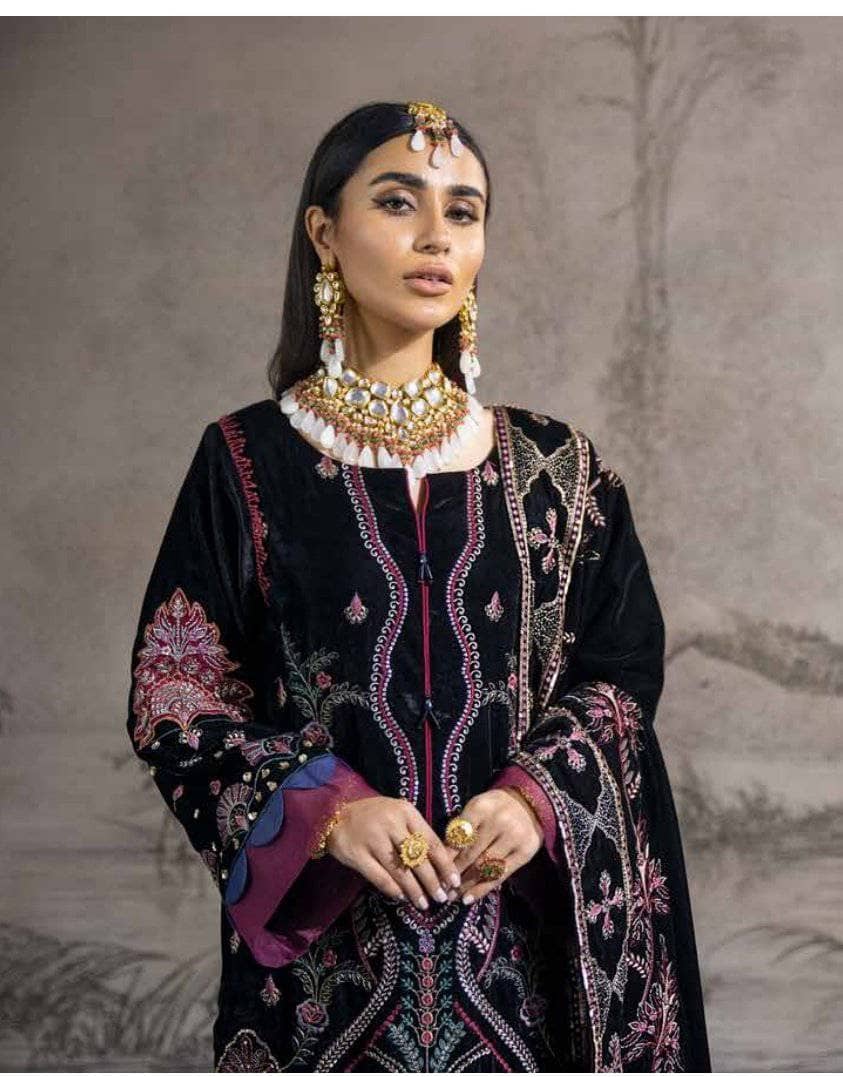 img_nureh_maya_velvet_awwal_boutique