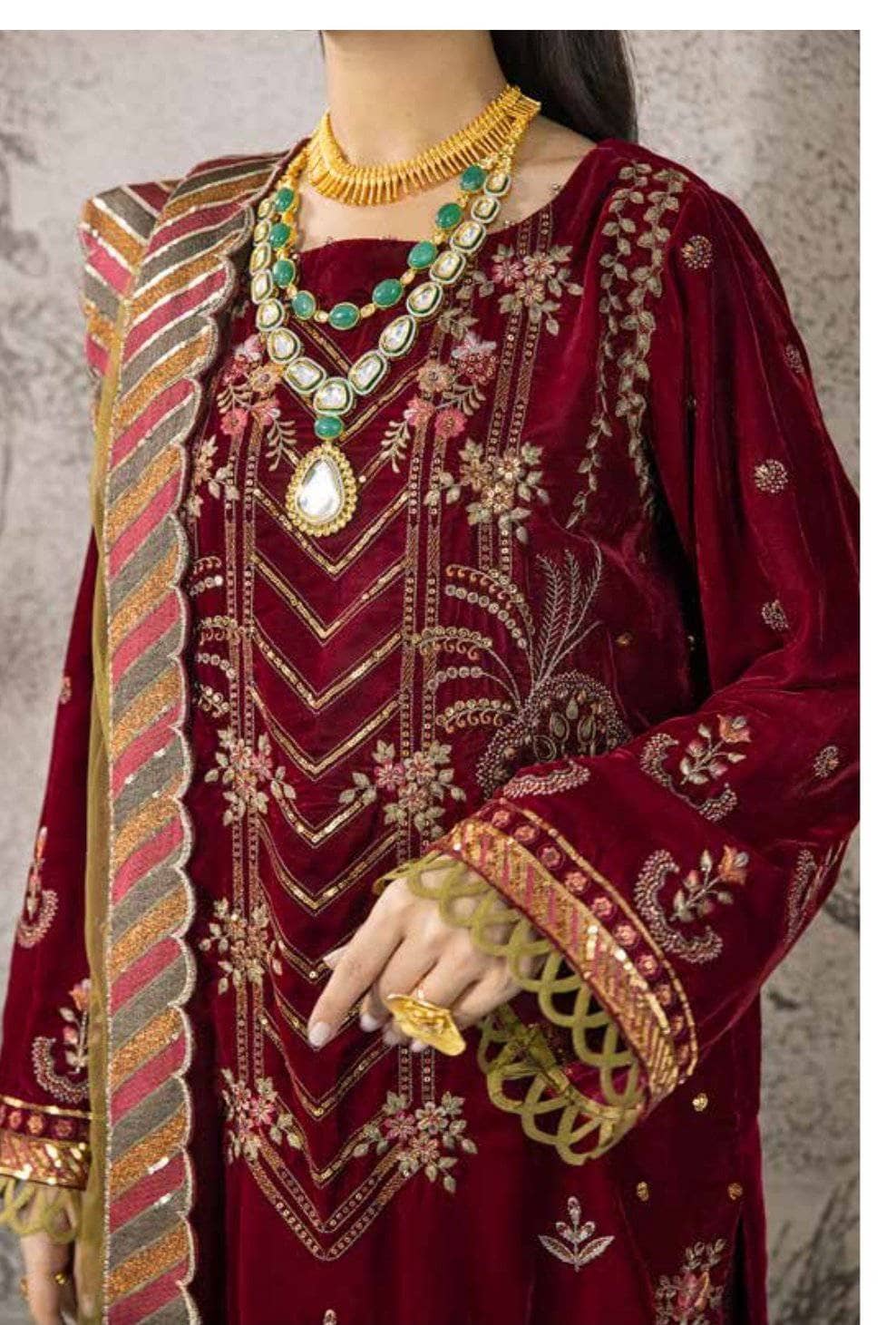 img_nureh_maya_velvet_awwal_boutique