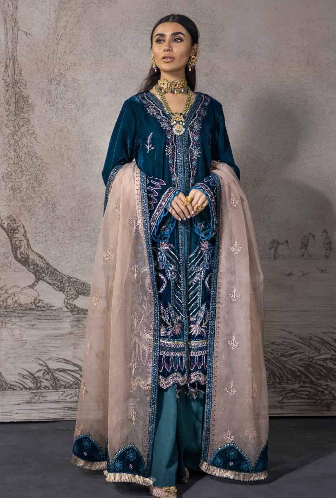 img_nureh_maya_velvet_awwal_boutique