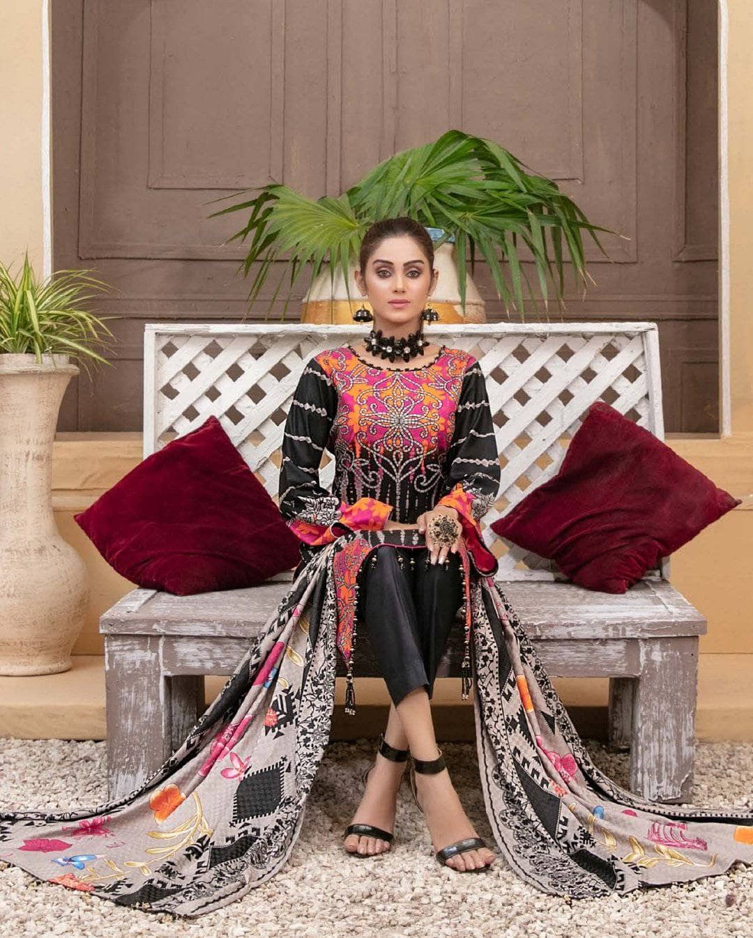 img_amna_sohail_naina_linen_awwal_boutique