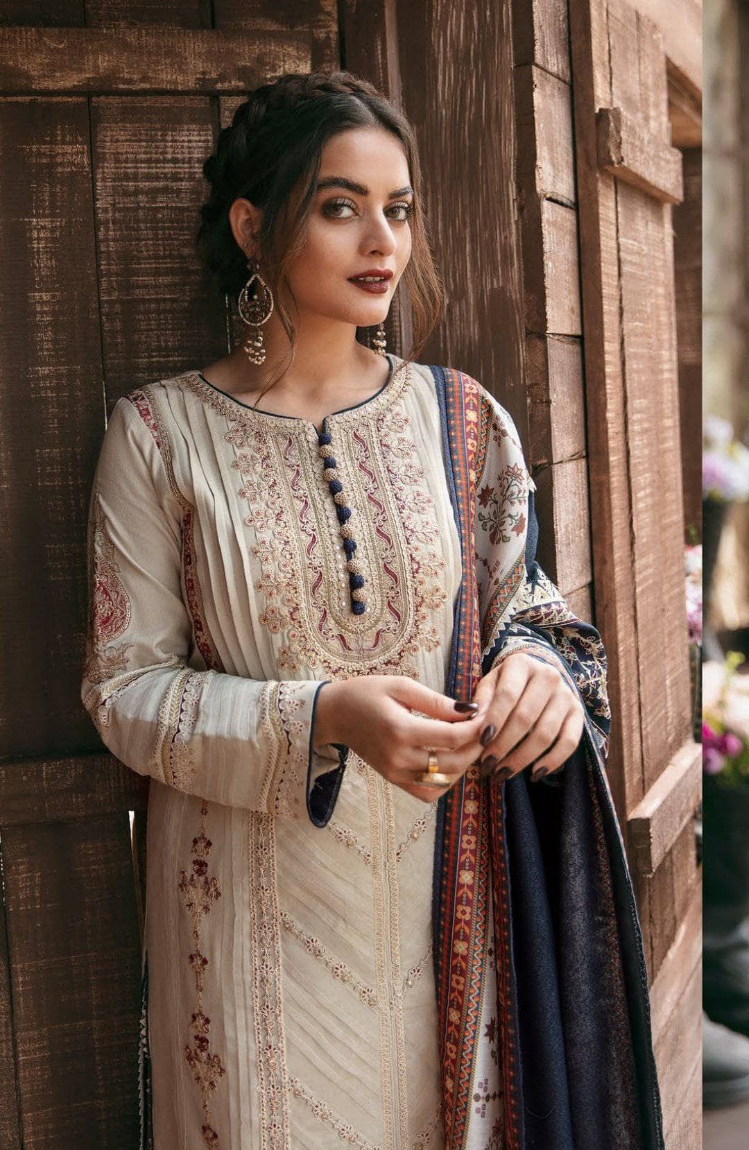 img_qalamkar_luxury_shawl_collection_awwal_boutique