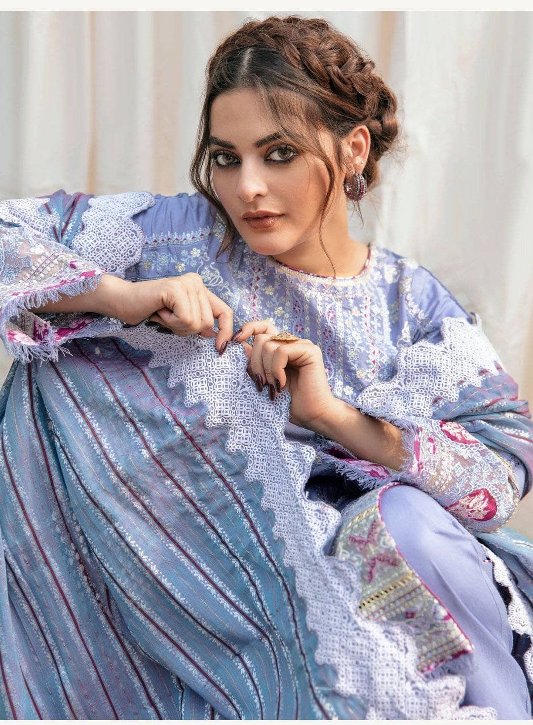 img_qalamkar_luxury_shawl_collection_awwal_boutique