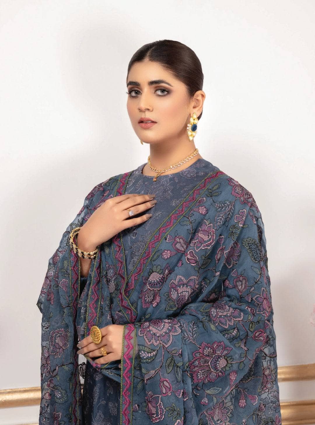 img_premium_embroidered_chiffon_dupatta_by_alaya