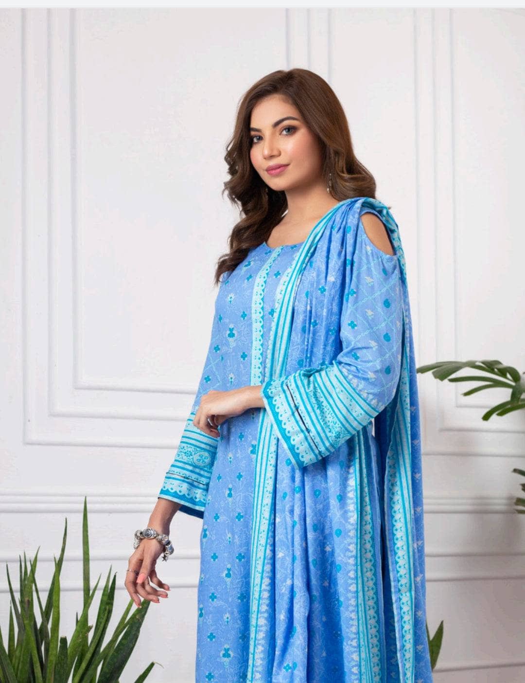 img_erum_misha_economy_lawn_22_awwal_boutique