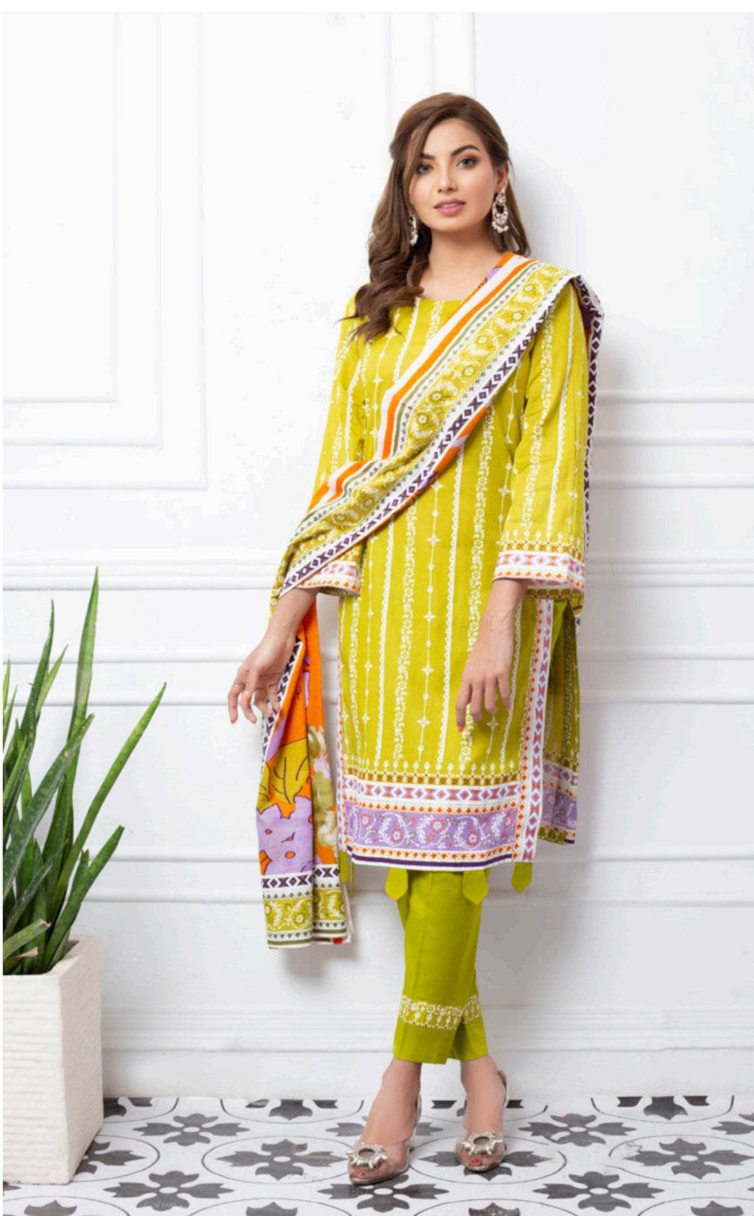 img_erum_misha_economy_lawn_22_awwal_boutique