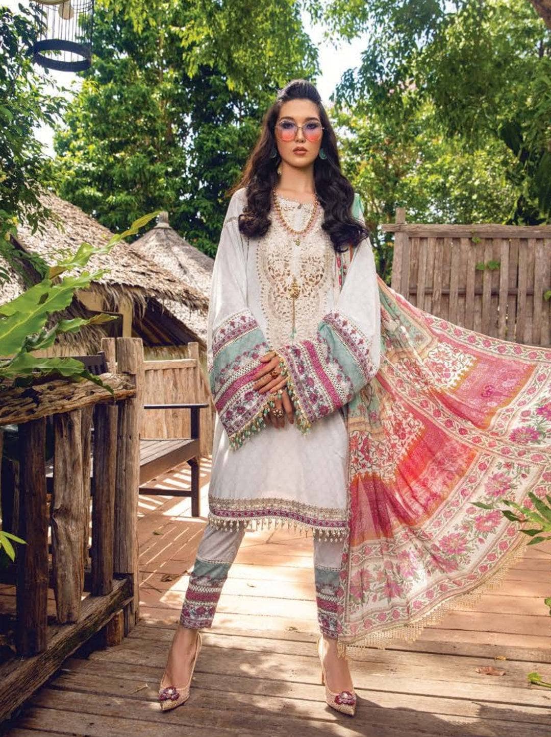 img_maria_b_m_prints_lawn_22_awwal_boutique