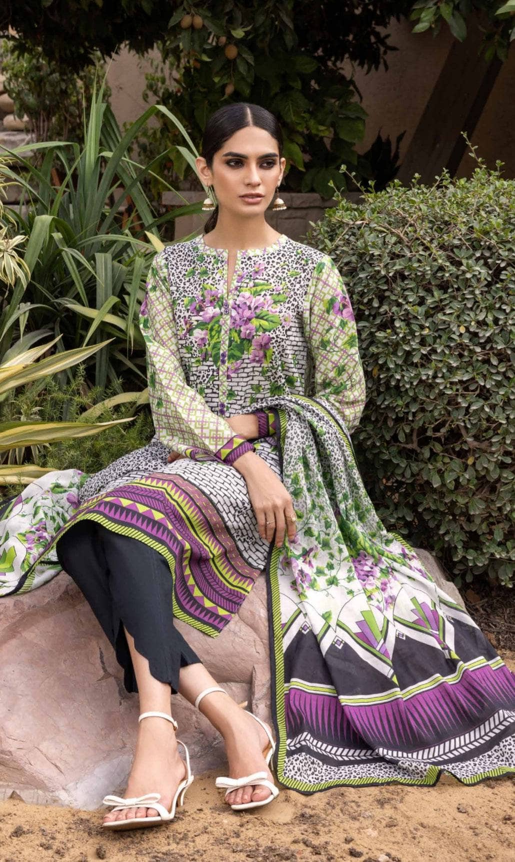 img_gul_ahmed_regalia_awwal_boutique