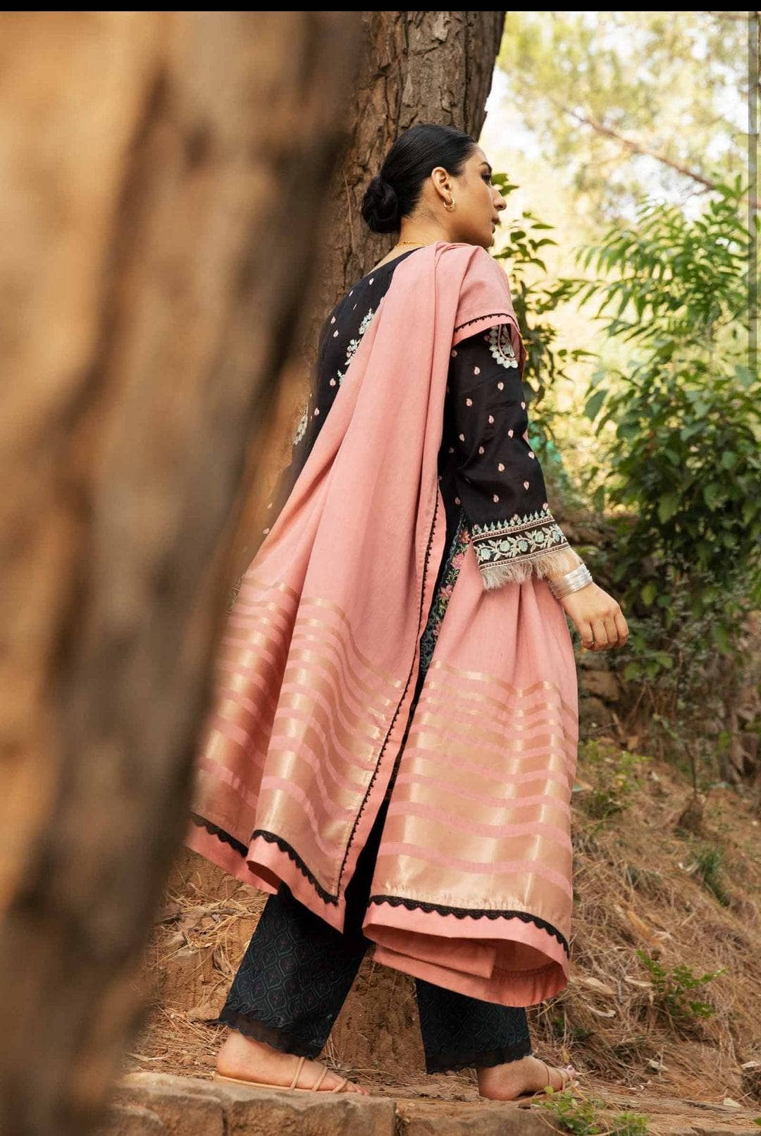 img_coco_by_zara_shahjahan_vol_2_awwal_boutique