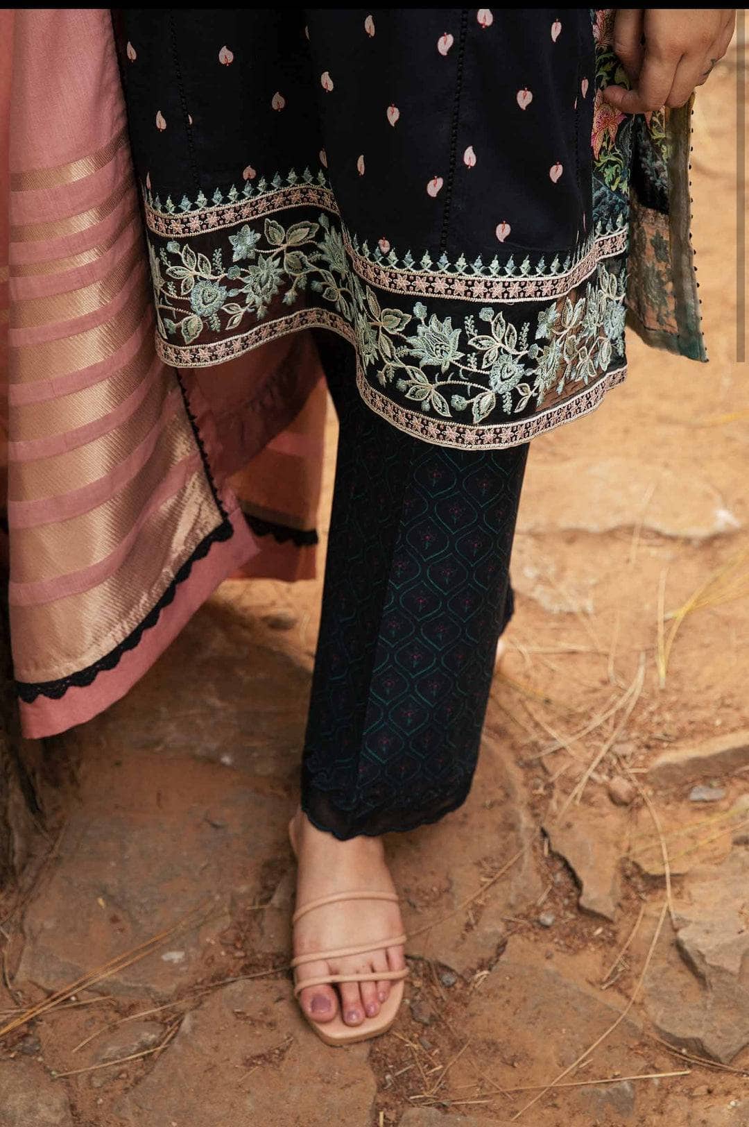 img_coco_by_zara_shahjahan_vol_2_awwal_boutique