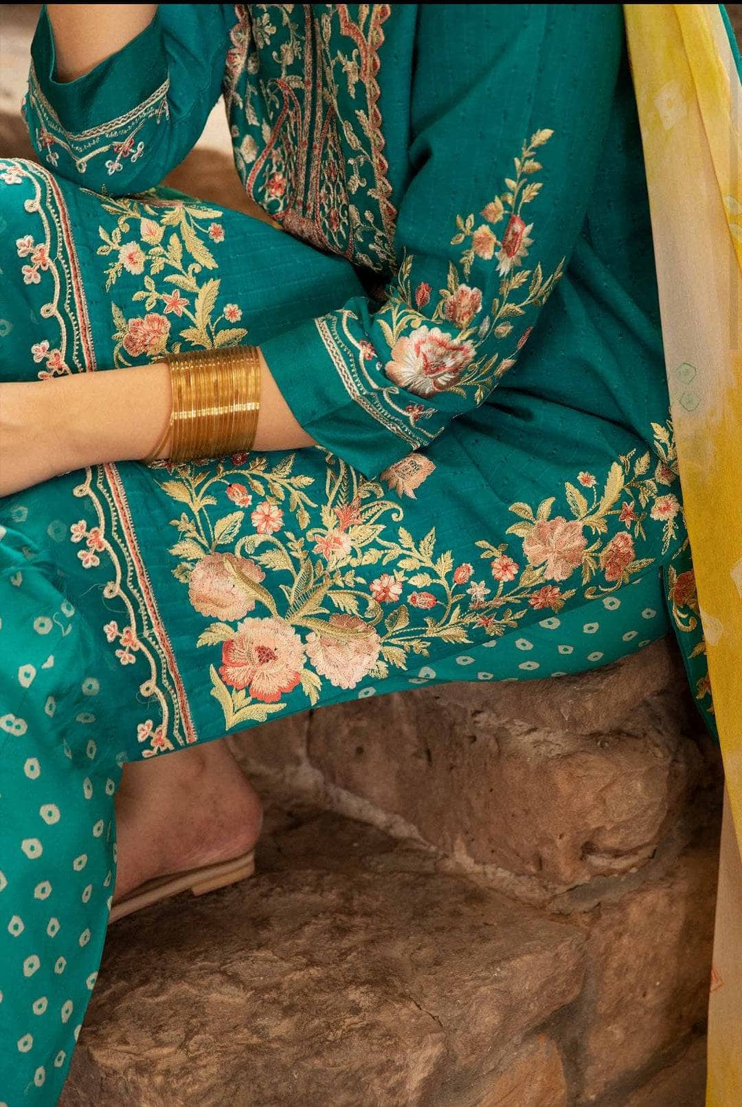 img_coco_by_zara_shahjahan_vol_2_awwal_boutique