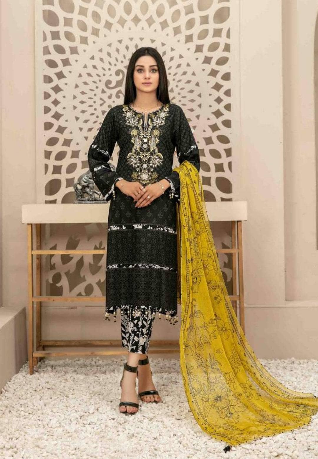 img_amna_sohail_melika_awwal_boutique