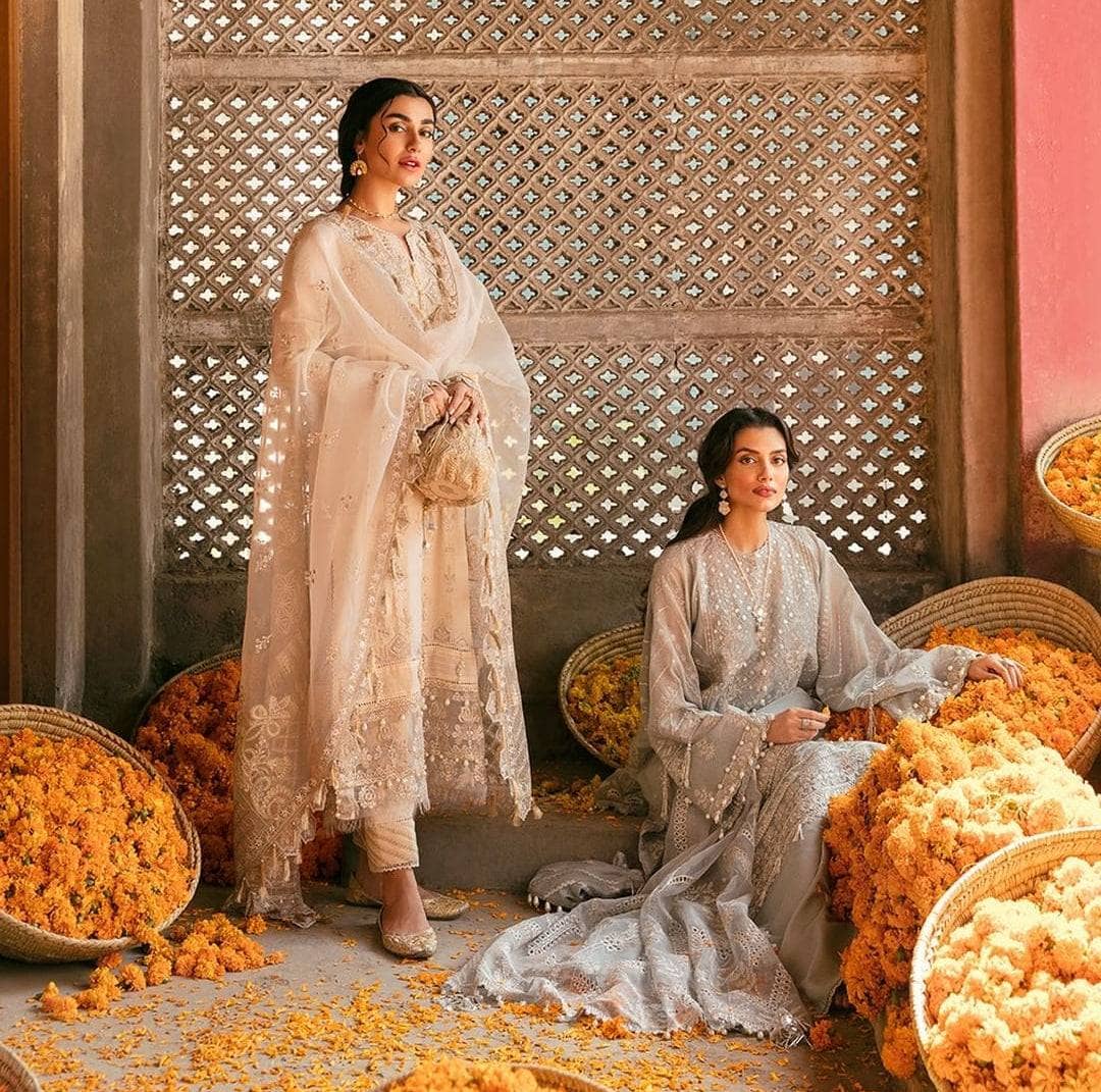 img_afrozeh_dhoop_kinarey_lawn_22_awwal_boutique