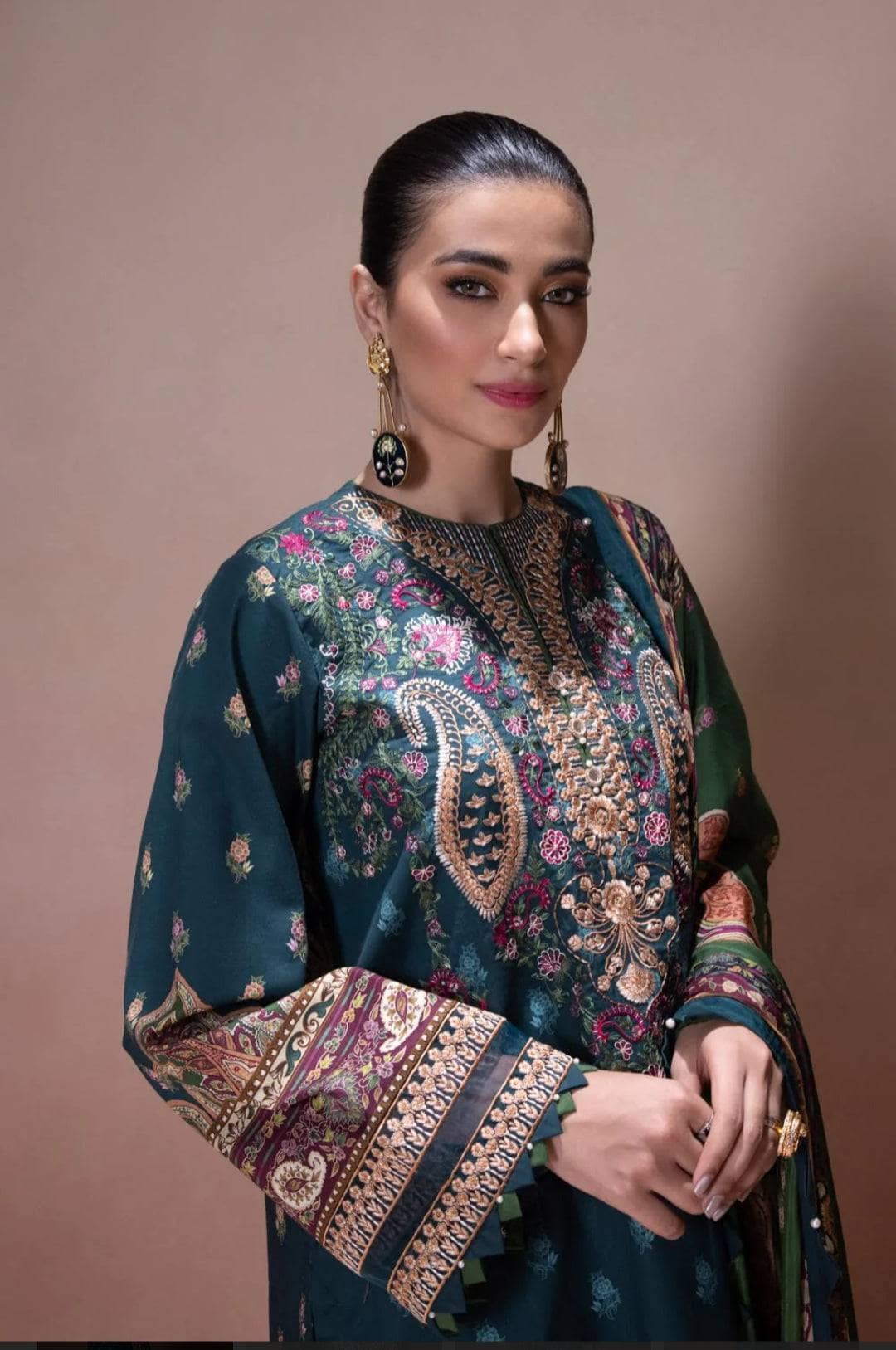 img_sapphire_intermix_2022_awwal_boutique